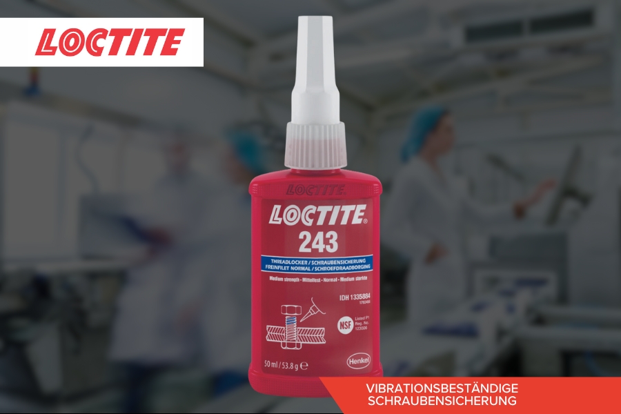 Im Mittelpunkt steht eine rote Flasche Schraubensicherungsmittel Loctite 243 mit weißem Verschluss vor einem verschwommenen Industriehintergrund mit Arbeitern in weißen Kitteln und blauen Haarnetzen. Im rechten unten Eck steht auf rotem Hintergrund: "Vibrationsbeständige Schraubensicherung".